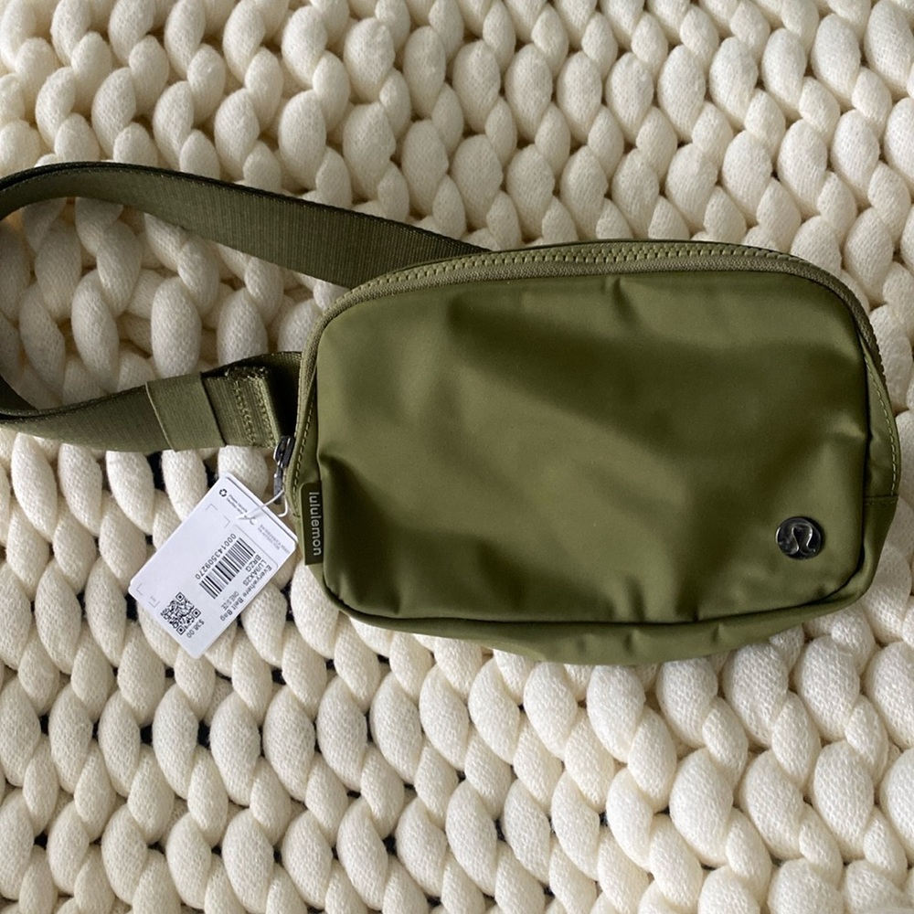 LULULEMON Everywhere Belt Bag